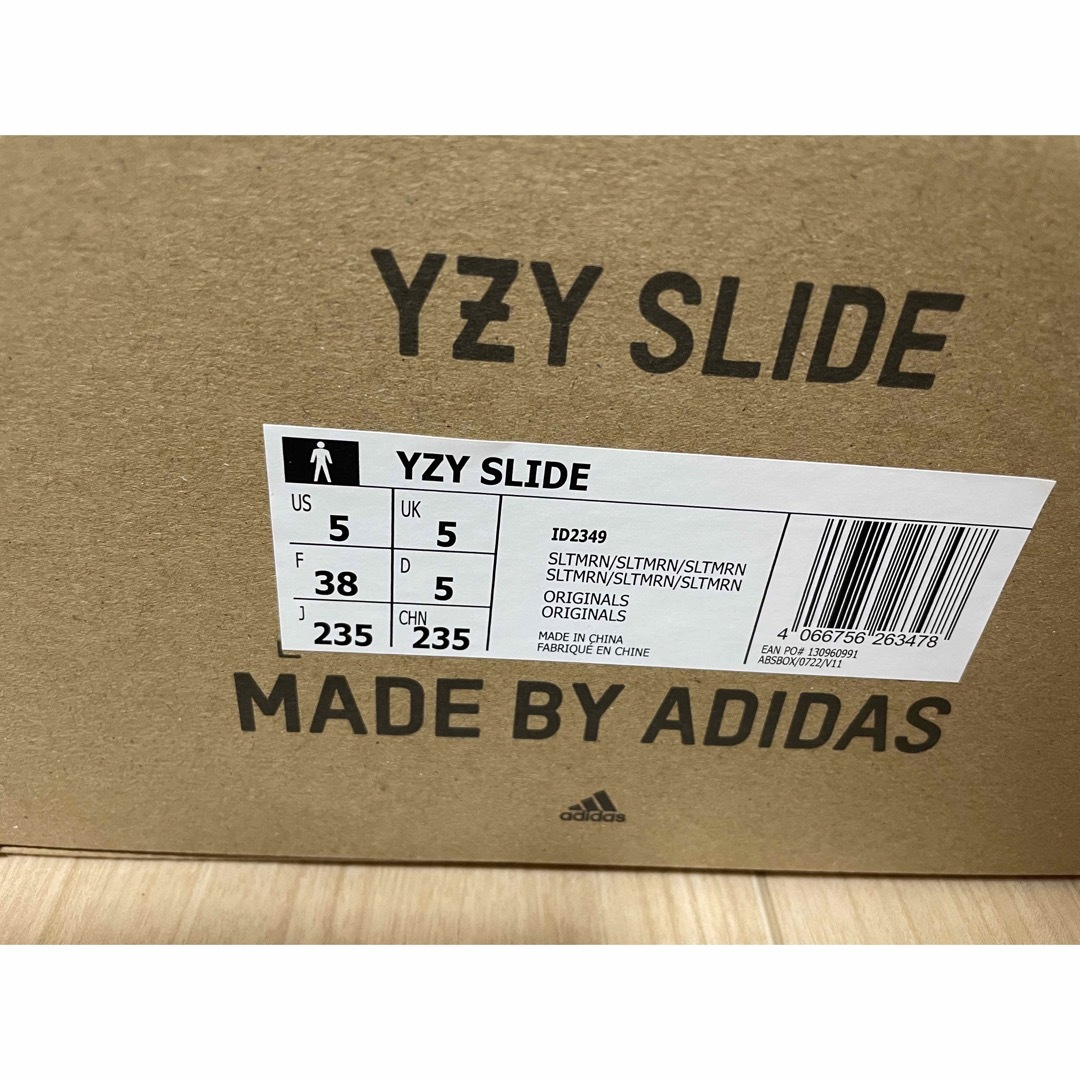 YEEZY（adidas）(イージー)のadidas YEEZY Slide "Slate Marine" レディースの靴/シューズ(サンダル)の商品写真