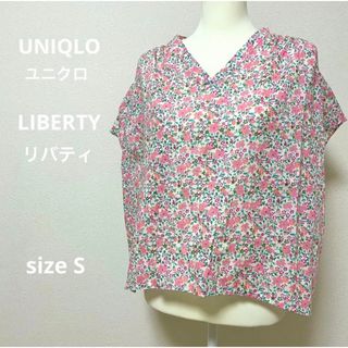 ユニクロ(UNIQLO)のUNIQLO LIBERTYユニクロリバティ 花柄ブラウス プルオーバー(シャツ/ブラウス(半袖/袖なし))