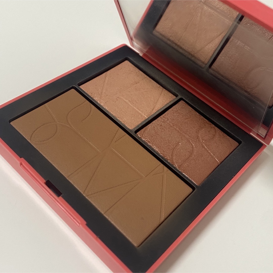 NARS(ナーズ)のWALINA様専用　NARS プレジャートリップ　チークパレット コスメ/美容のベースメイク/化粧品(チーク)の商品写真