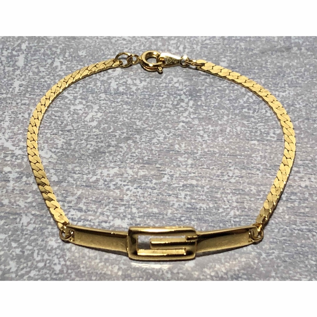 GIVENCHY(ジバンシィ)のGIVENCHY　ジバンシィ　ブレスレット　Gロゴ　ゴールド レディースのアクセサリー(ブレスレット/バングル)の商品写真