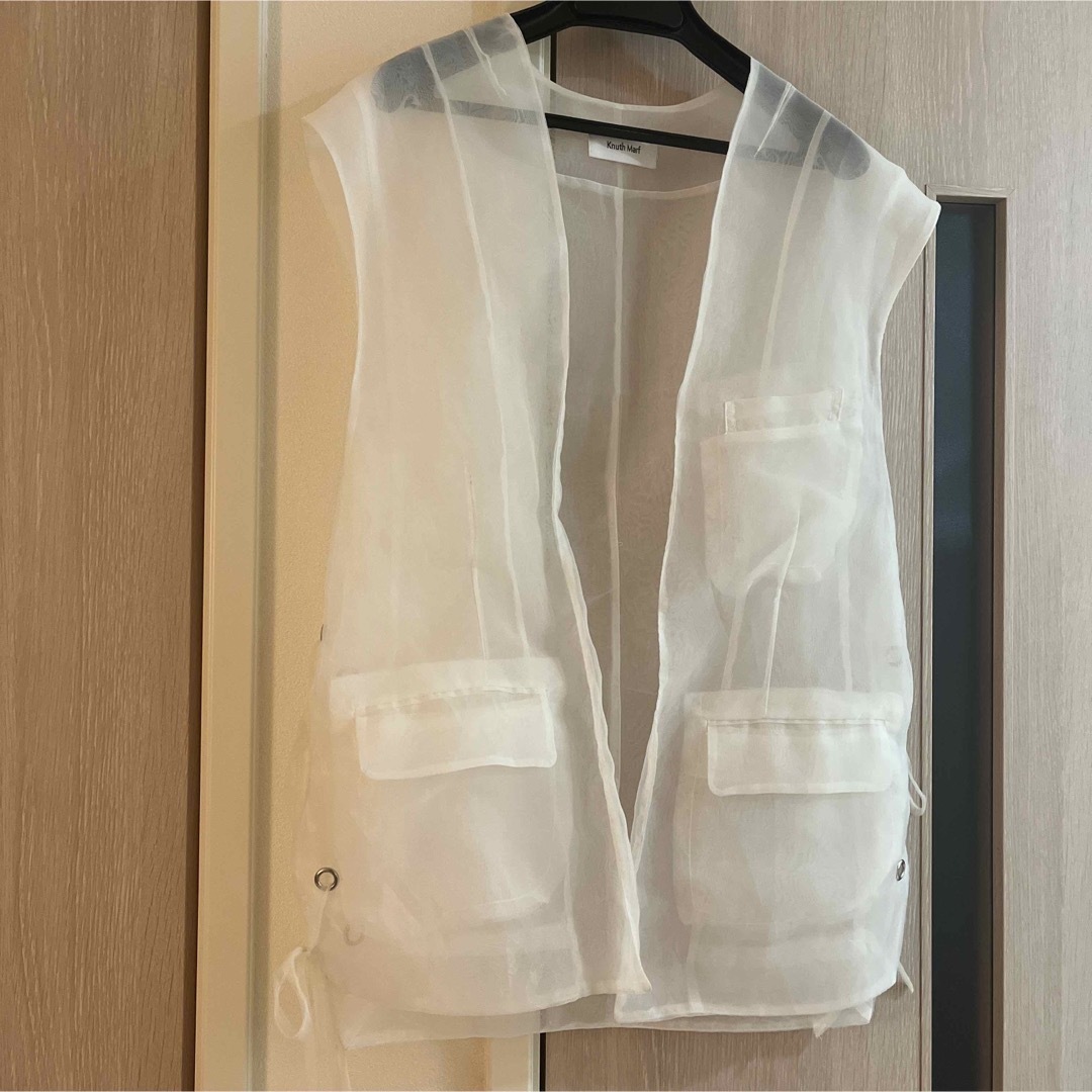 KNUTH MARF SHEER UNDULATE GILLET ホワイトF KNUTH MARF SHEER UNDULATE GILLET ホワイトF