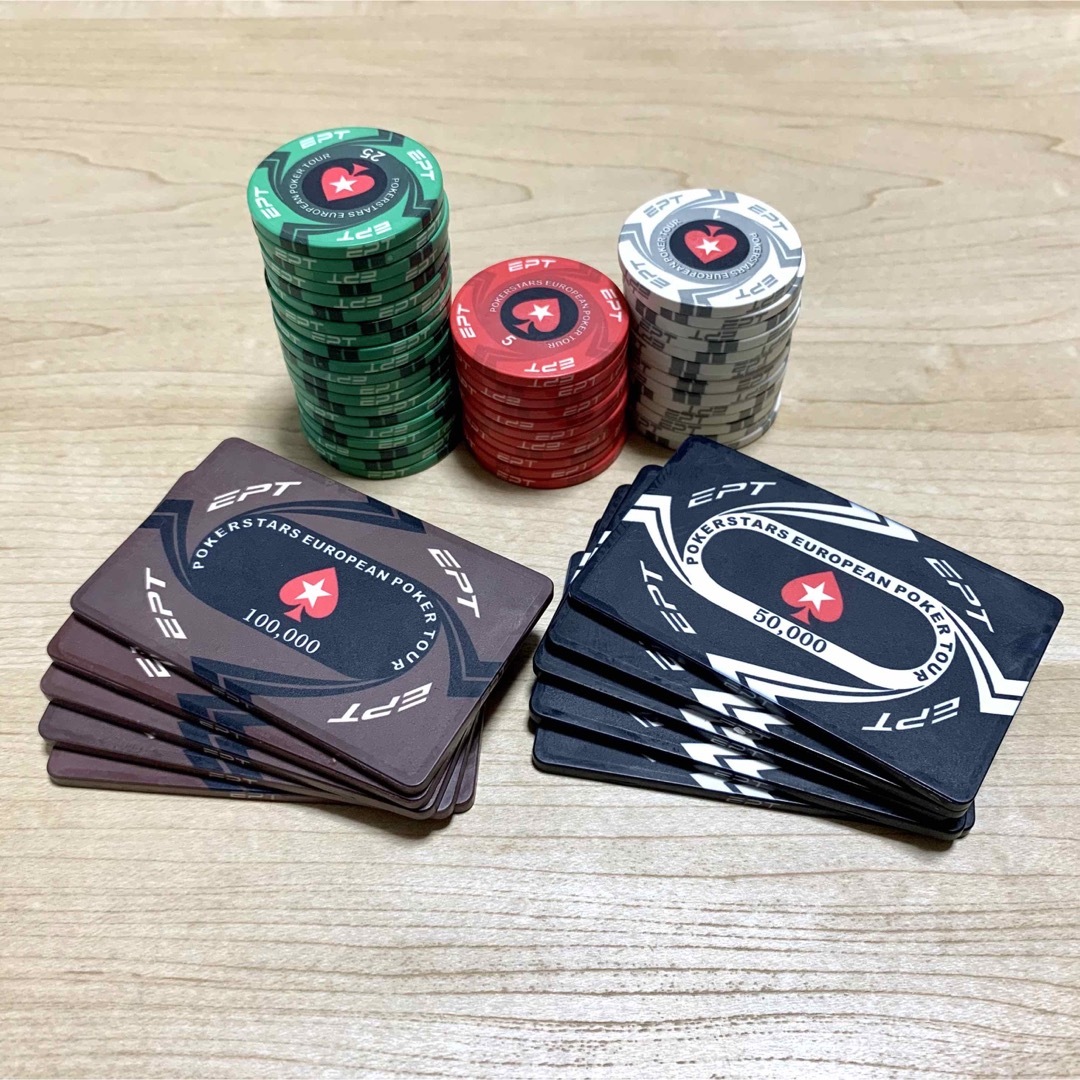 EPT セラミックポーカーチップ カジノチップ 100枚 エンタメ/ホビーのテーブルゲーム/ホビー(トランプ/UNO)の商品写真