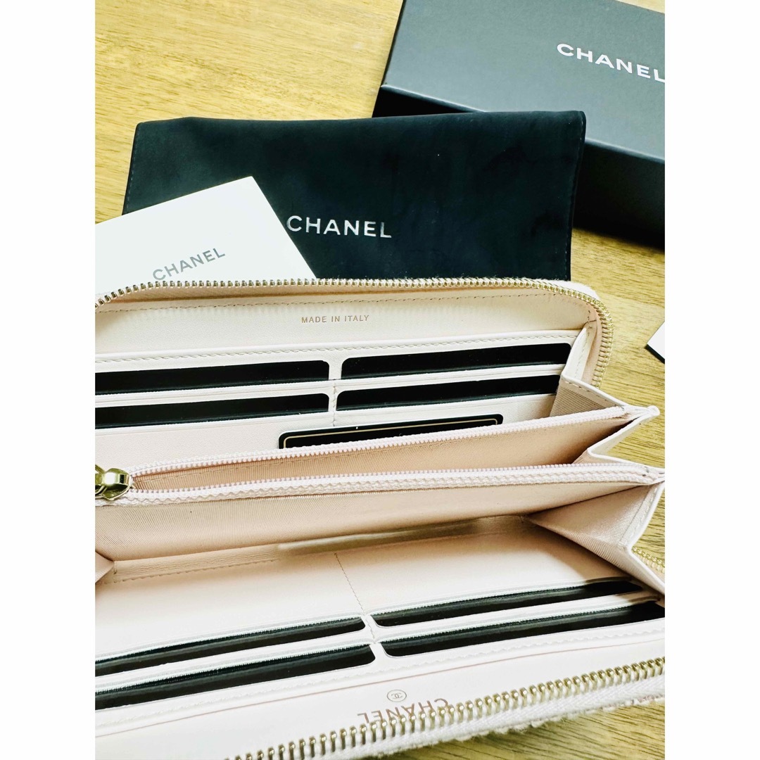 CHANEL(シャネル)の【新品】CHANEL ドーヴィル ラウンドファスナー 長財布 レディースのファッション小物(財布)の商品写真