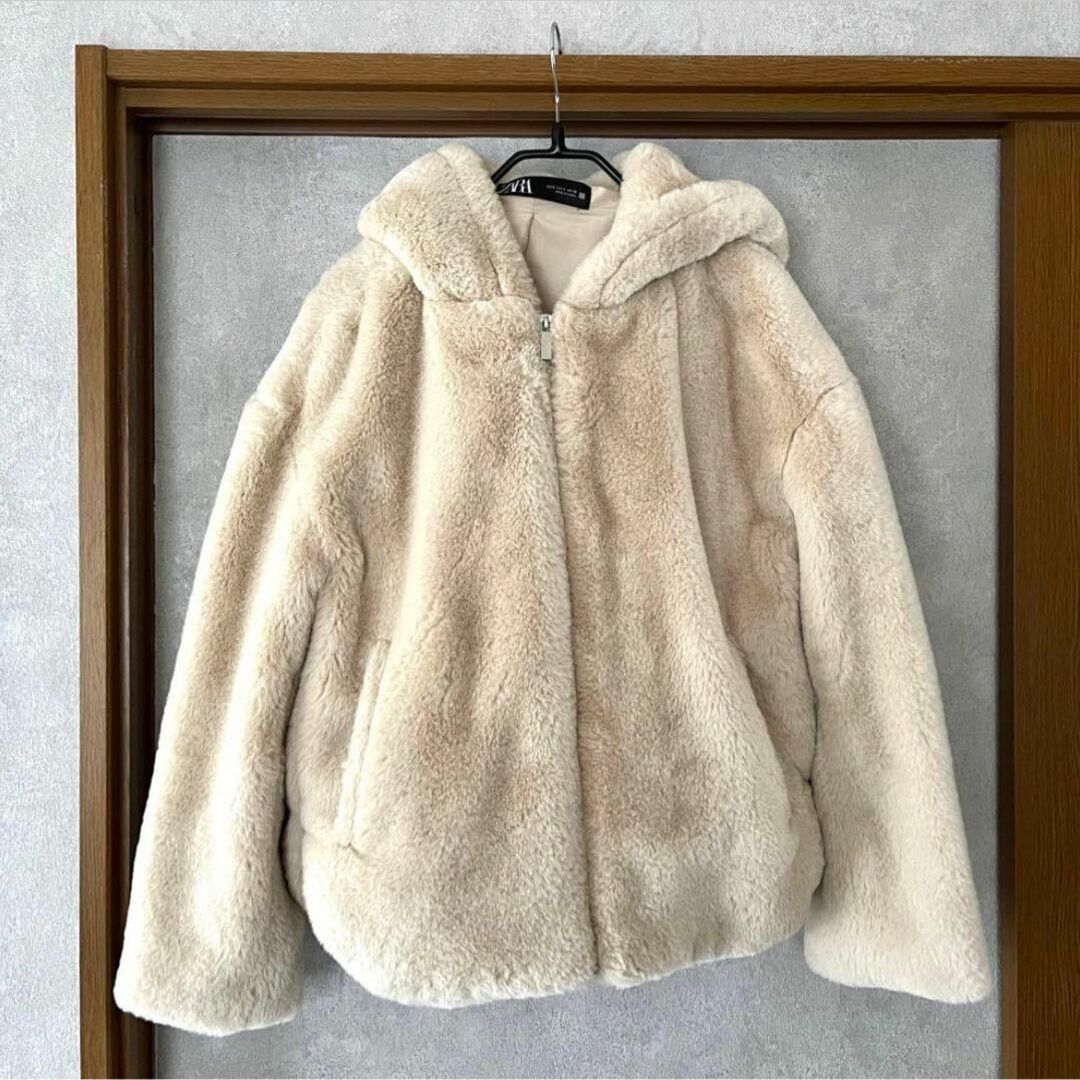 毛皮/ファーコートZARA フェイクファーフード付きジャケット