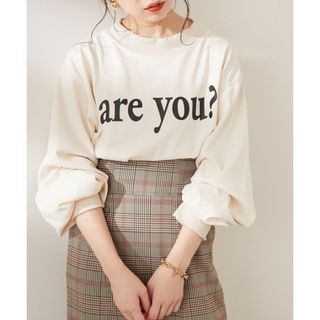 フーズフーチコ(who's who Chico)の【フーズフーチコ】短丈ロゴTシャツ　ダメージデザイン　長袖　ボリューム袖(トレーナー/スウェット)