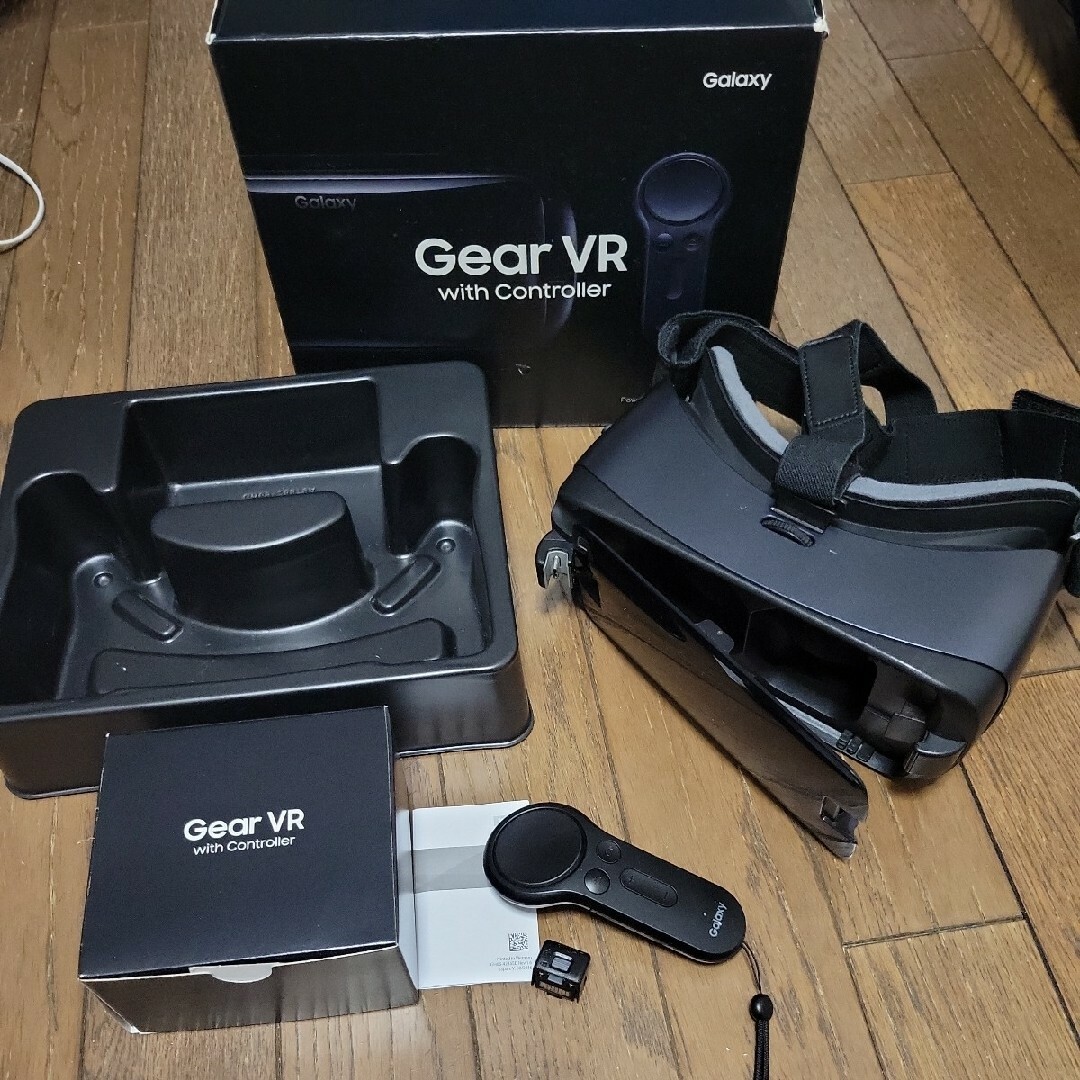 Galaxy(ギャラクシー)のSAMSUNG Galaxy Gear VR with Controller スマホ/家電/カメラのスマホアクセサリー(その他)の商品写真
