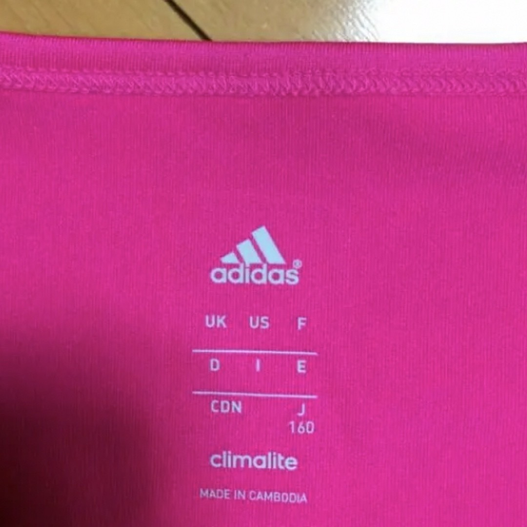 adidas(アディダス)のadidas蛍光ピンクclimaliteストレッチシャツ レディースのトップス(Tシャツ(半袖/袖なし))の商品写真