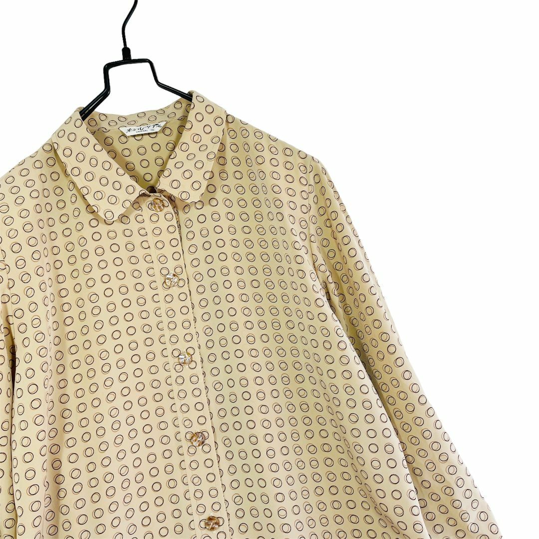 日本製 ベージュ 総柄 幾何学柄シャツブラウス 昭和レトロ vintage一点物 | フリマアプリ ラクマ