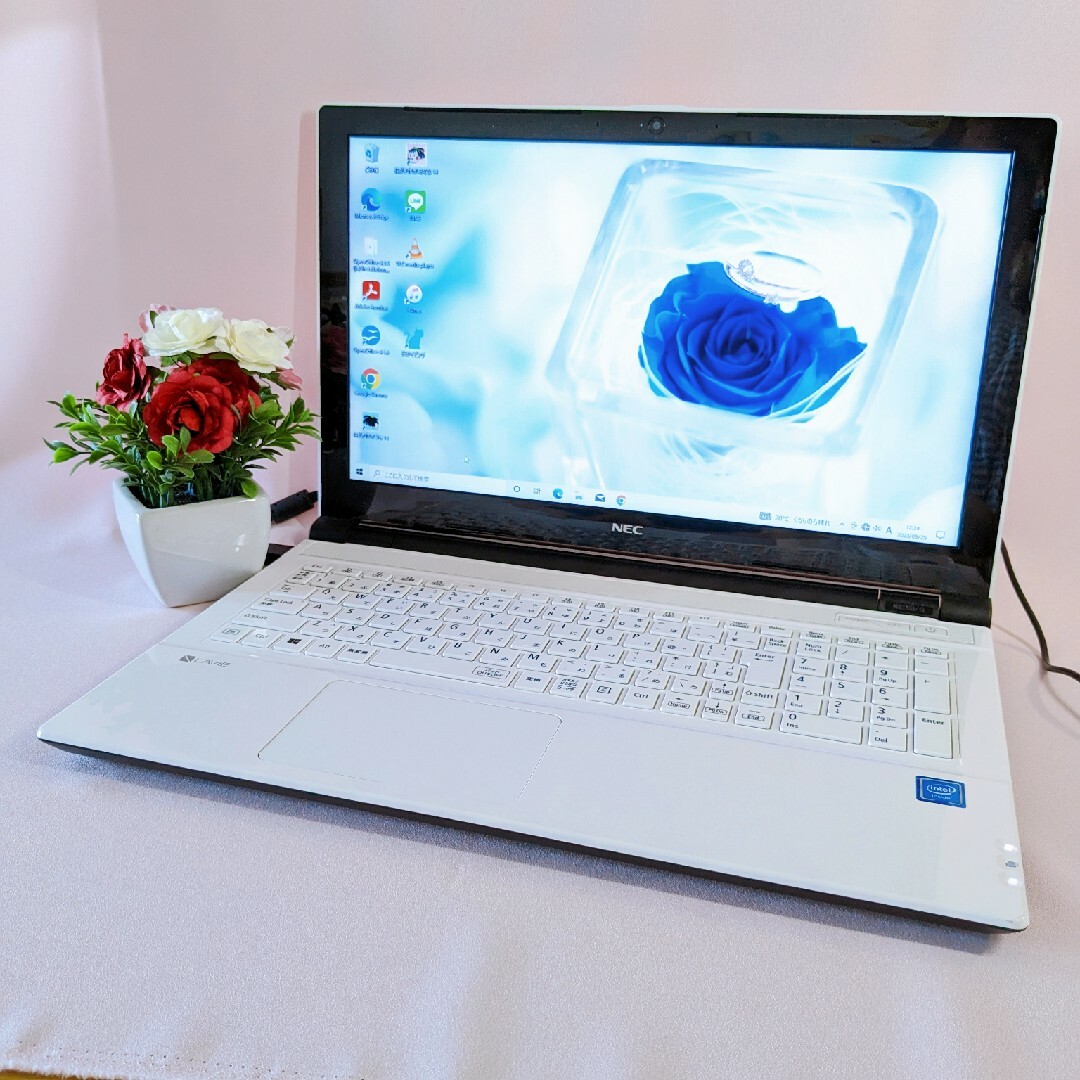 店内全品送料無料 NEC Lavie 白 i5搭載✨写真や動画保存◎✨初めての
