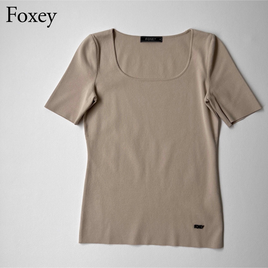 【美品】Foxey フォクシー　トップス　ニット　カットソー　ロゴプレート