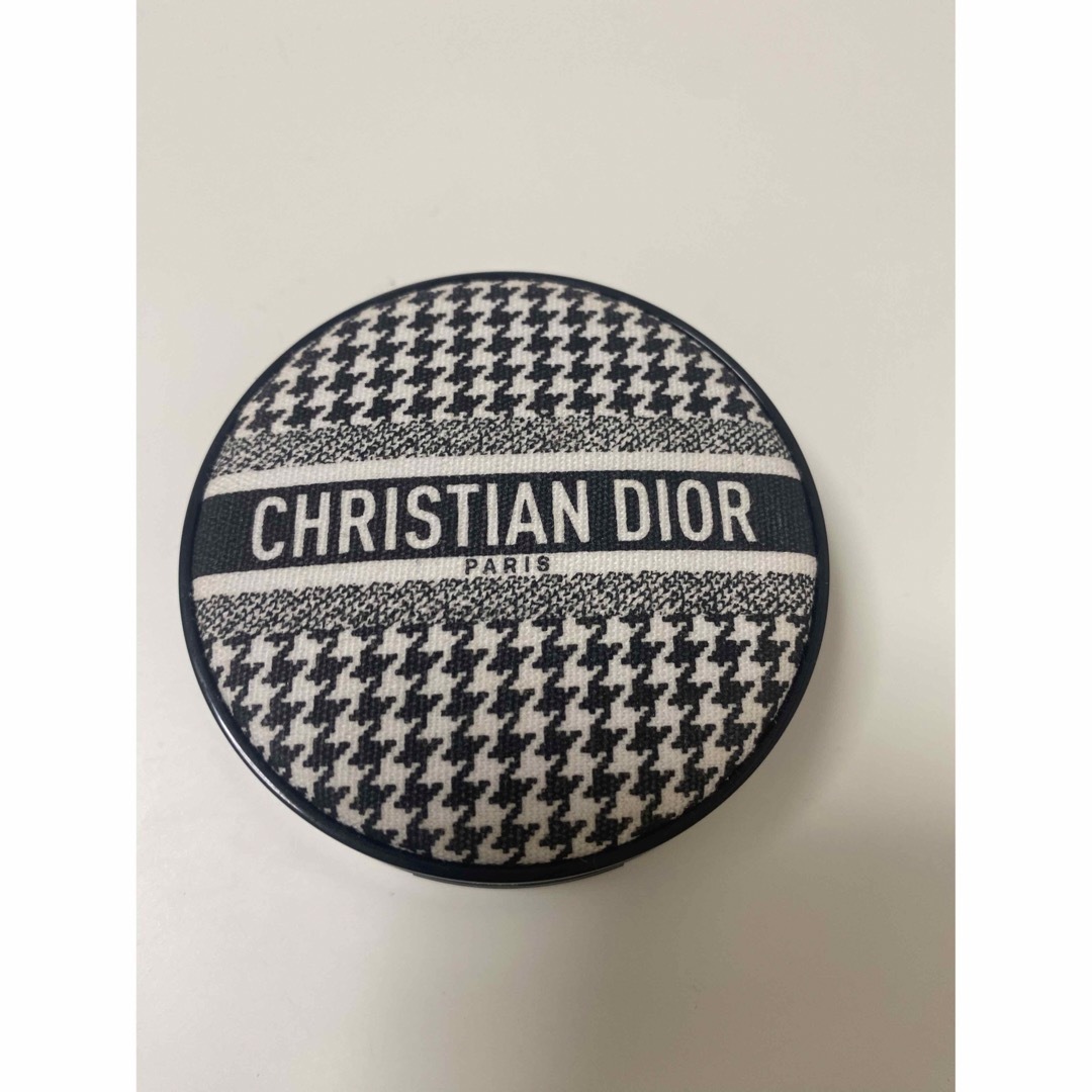 Dior(ディオール)のDior スキンフォーエヴァーグロウクッション　限定千鳥格子柄 コスメ/美容のベースメイク/化粧品(ファンデーション)の商品写真