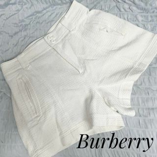 バーバリーブルーレーベル(BURBERRY BLUE LABEL)の極美品　Burberryブルーレーベル　ショートパンツ　オフホワイトサイズ36(ショートパンツ)