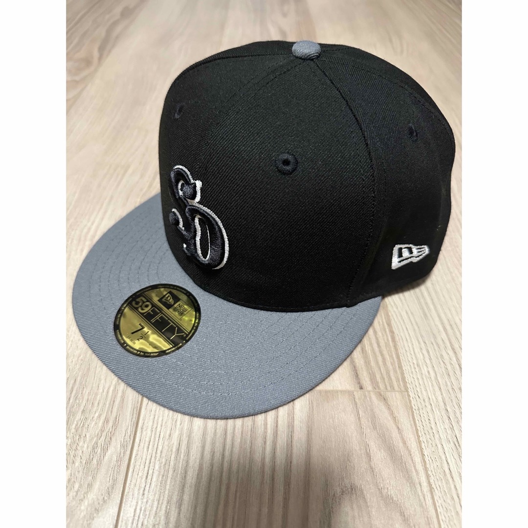 STANDARD CALIFORNIA(スタンダードカリフォルニア)の【未使用】NEW ERA×SD 59Fifty Logo Cap 7 1/2 メンズの帽子(キャップ)の商品写真