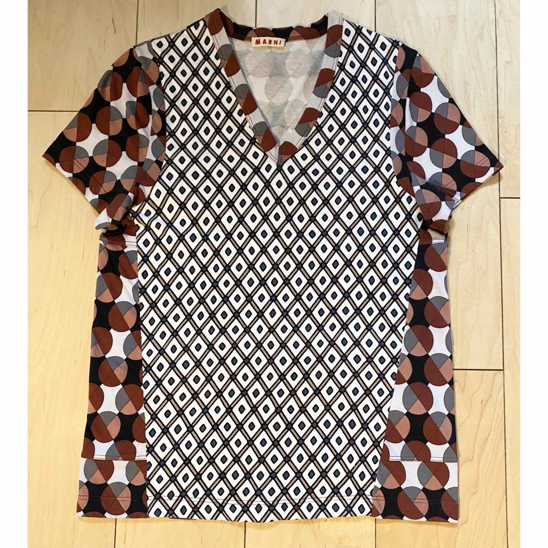 Marni(マルニ)のMARNI マルニ Tシャツ カットソー 半袖 Vネック 38サイズ  レディースのトップス(Tシャツ(半袖/袖なし))の商品写真