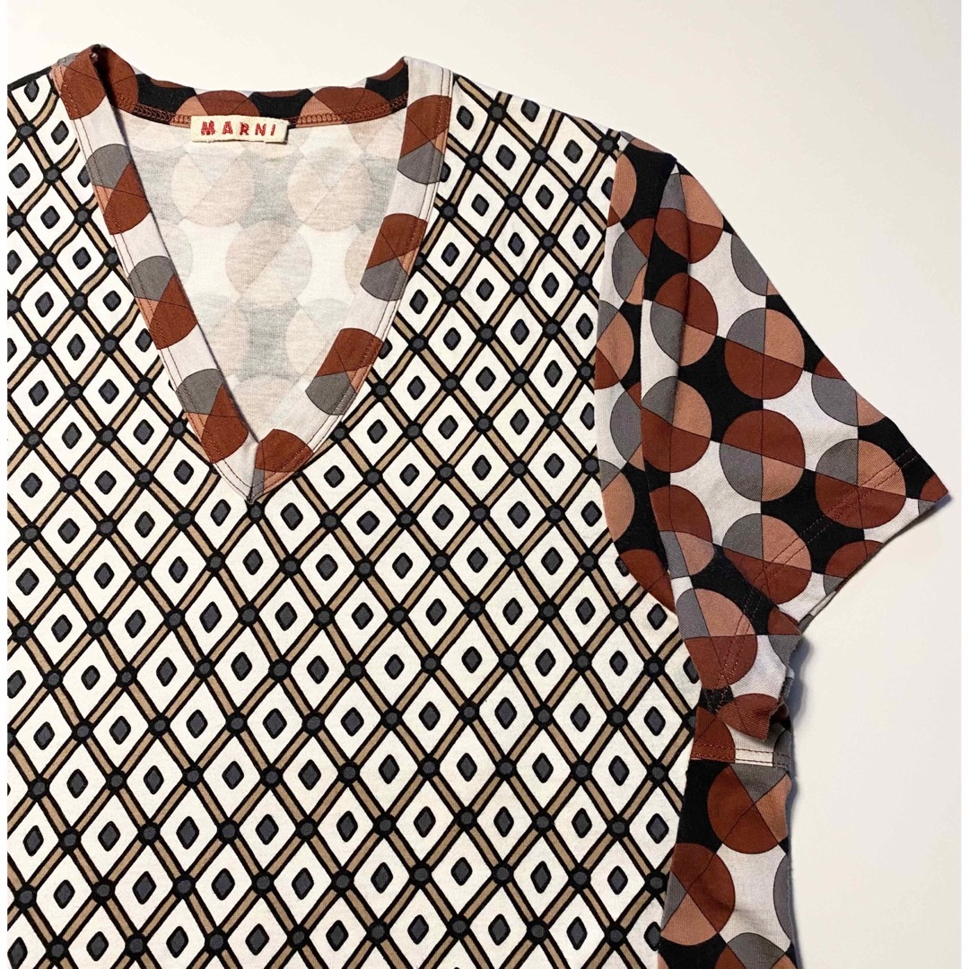 Marni(マルニ)のMARNI マルニ Tシャツ カットソー 半袖 Vネック 38サイズ  レディースのトップス(Tシャツ(半袖/袖なし))の商品写真