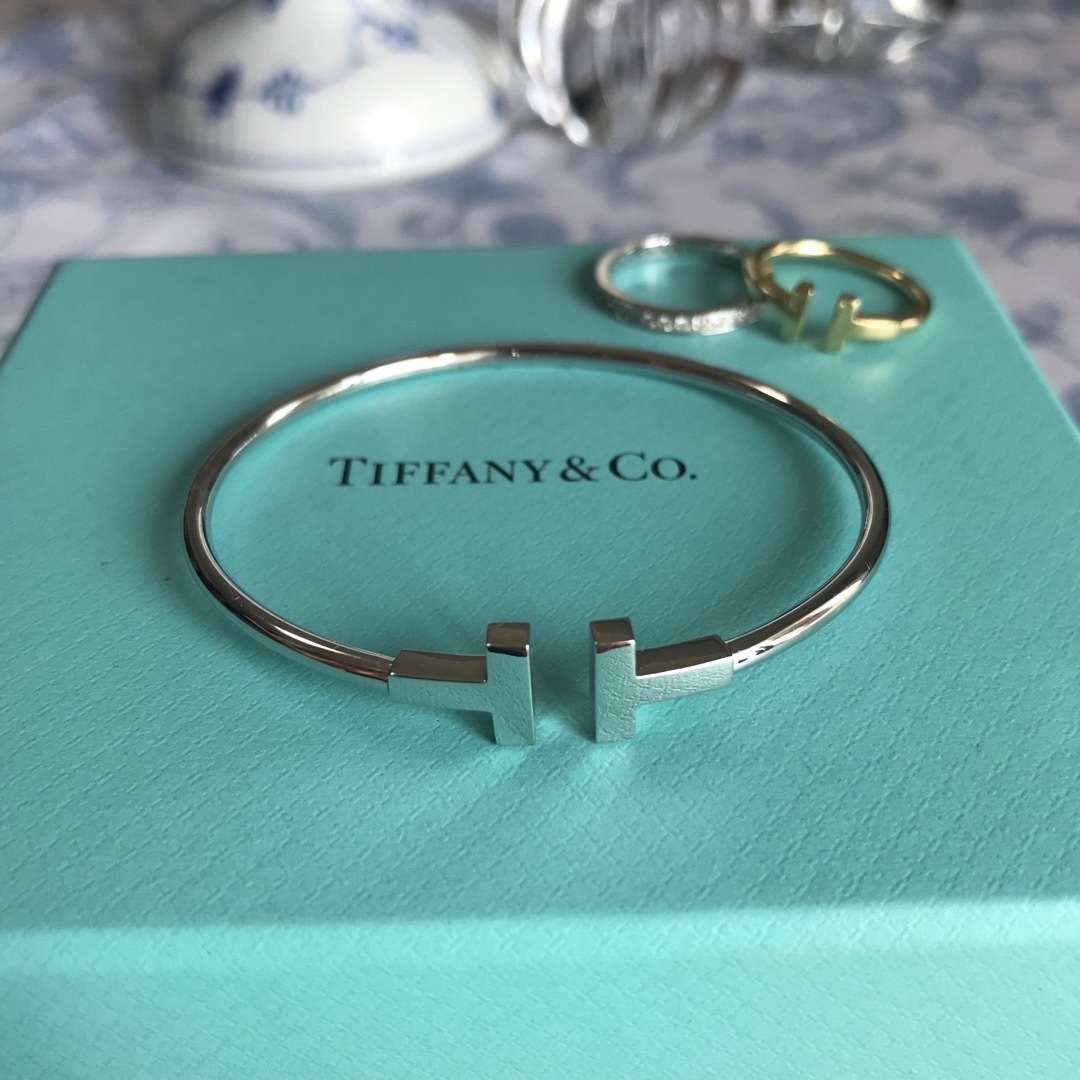 Tiffany & Co.(ティファニー)の＊花＊様専用  Tiffany Tワイヤーブレスレット #M レディースのアクセサリー(ブレスレット/バングル)の商品写真