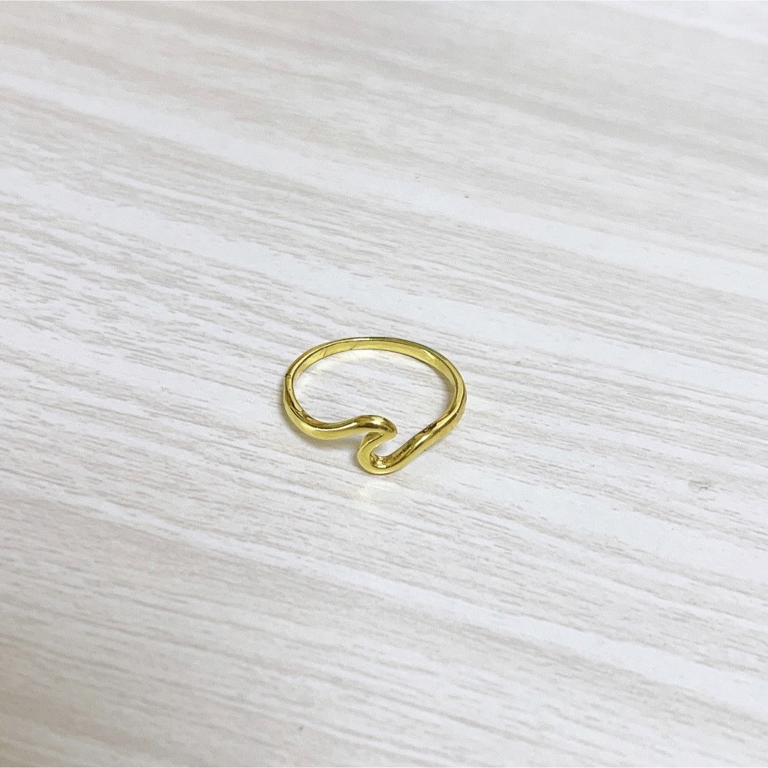 リング⭐︎指輪⭐︎wave⭐︎ウェーブ⭐︎波⭐︎ゴールド⭐︎19号 レディースのアクセサリー(リング(指輪))の商品写真