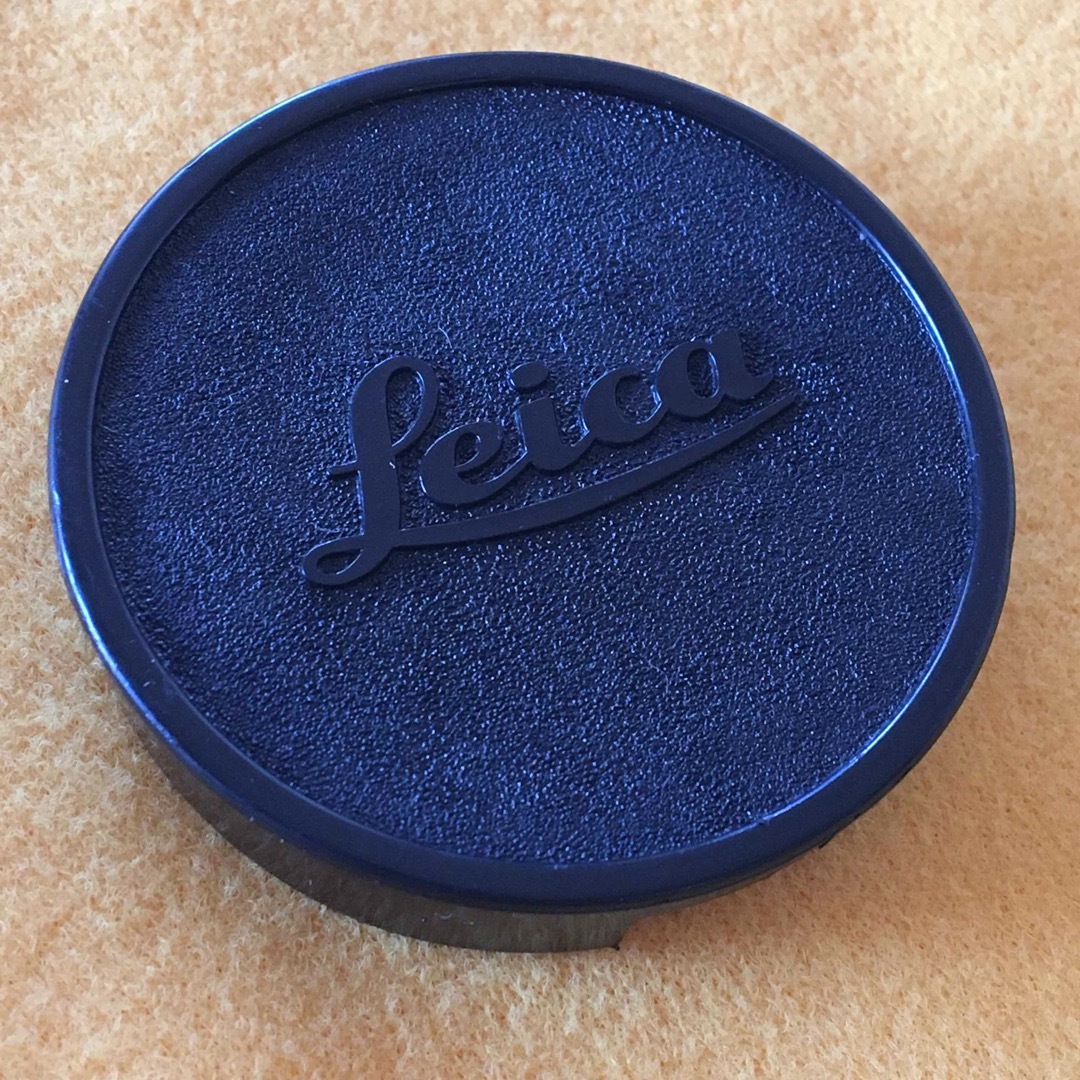 LEICA(ライカ)のLEICA 純正 フロントレンズキャップ フード装着用 Φ42mm スマホ/家電/カメラのカメラ(レンズ(単焦点))の商品写真