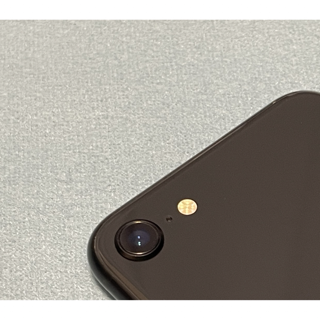 iPhone(アイフォーン)の【極美品】iPhone SE2 64GB スマホ/家電/カメラのスマートフォン/携帯電話(スマートフォン本体)の商品写真