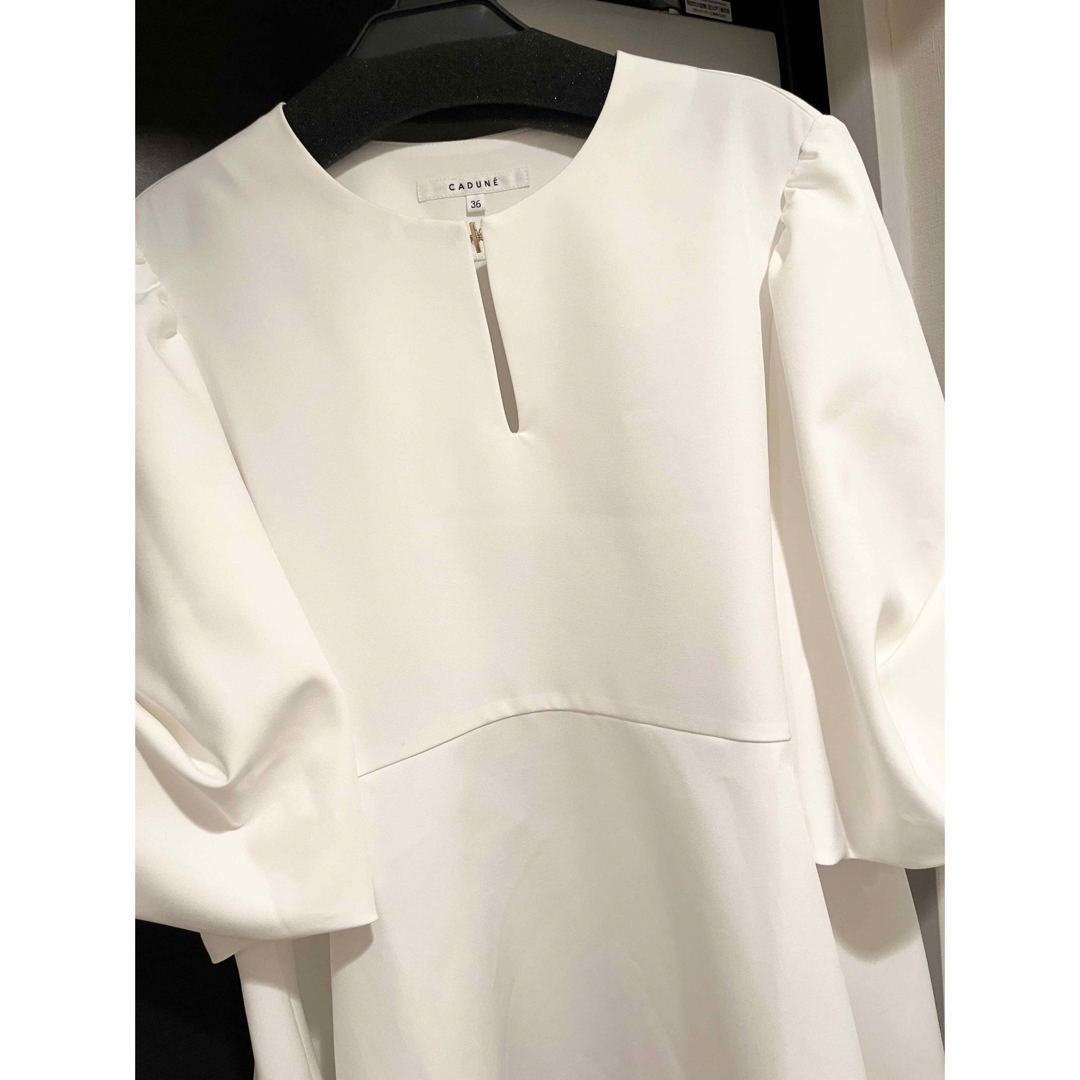 cadune 5分袖裾フレアブラウス ホワイト 23ss - シャツ/ブラウス(長袖