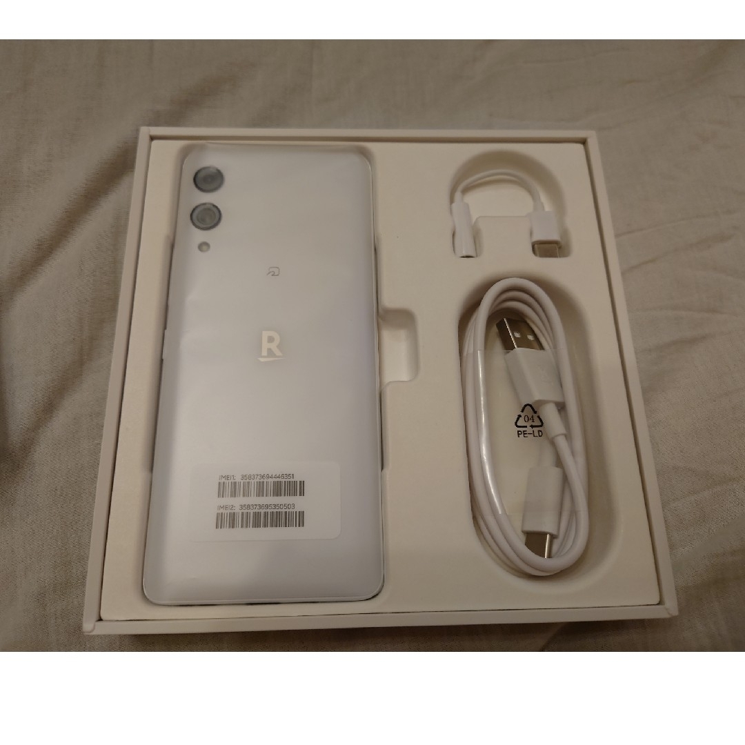 Rakuten(ラクテン)の🌟ほぼ未使用品🌟 Rakuten Hand 5G P780 ホワイト スマホ/家電/カメラのスマートフォン/携帯電話(スマートフォン本体)の商品写真