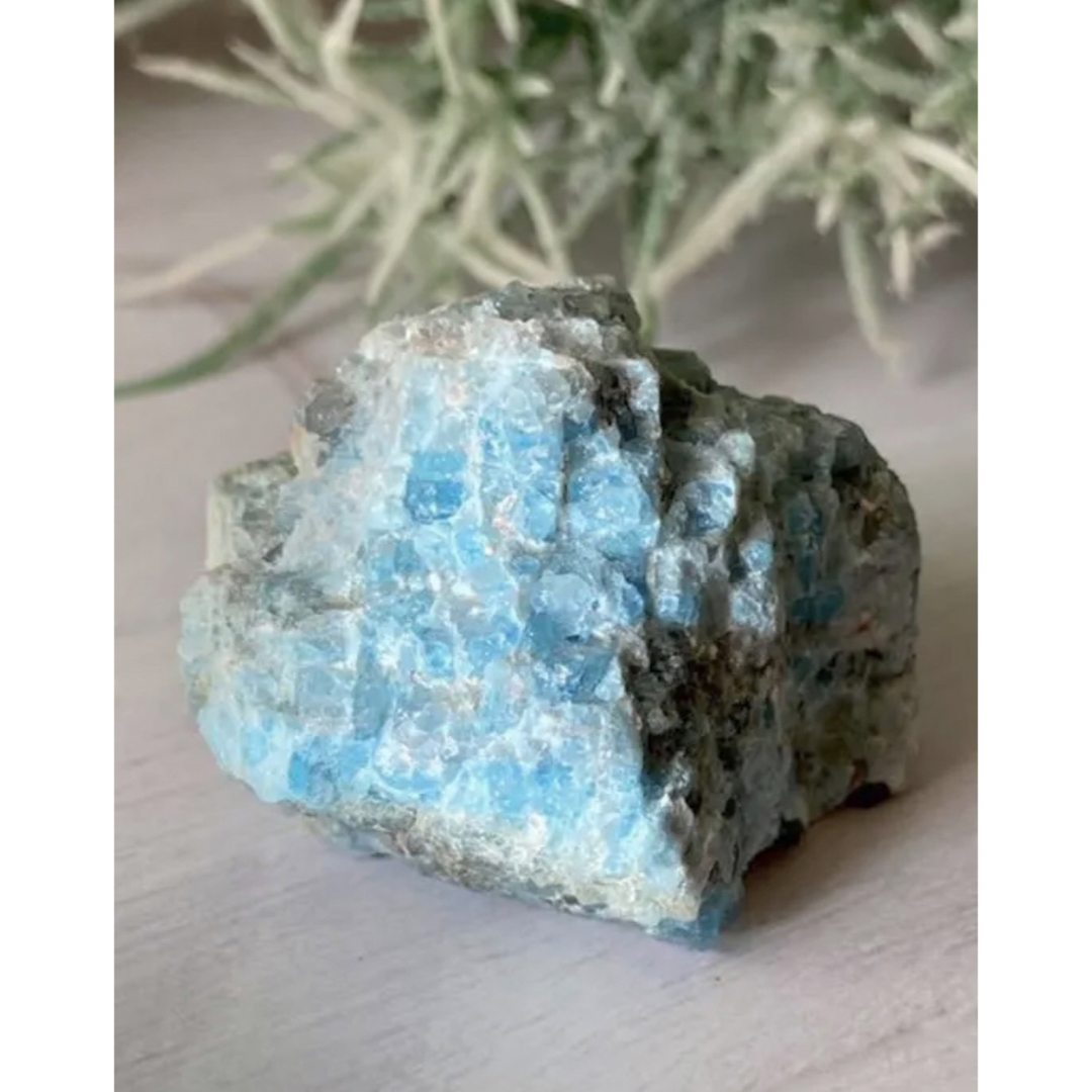 【マイナスイオンの石】アパタイト（燐灰石）　結晶の塊✨　ラフストーン　原石