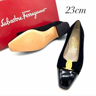 サルヴァトーレフェラガモ(Salvatore Ferragamo)の✨️未使用品✨️ フェラガモ 23cm スエード ブラック ヴァリナ(ハイヒール/パンプス)