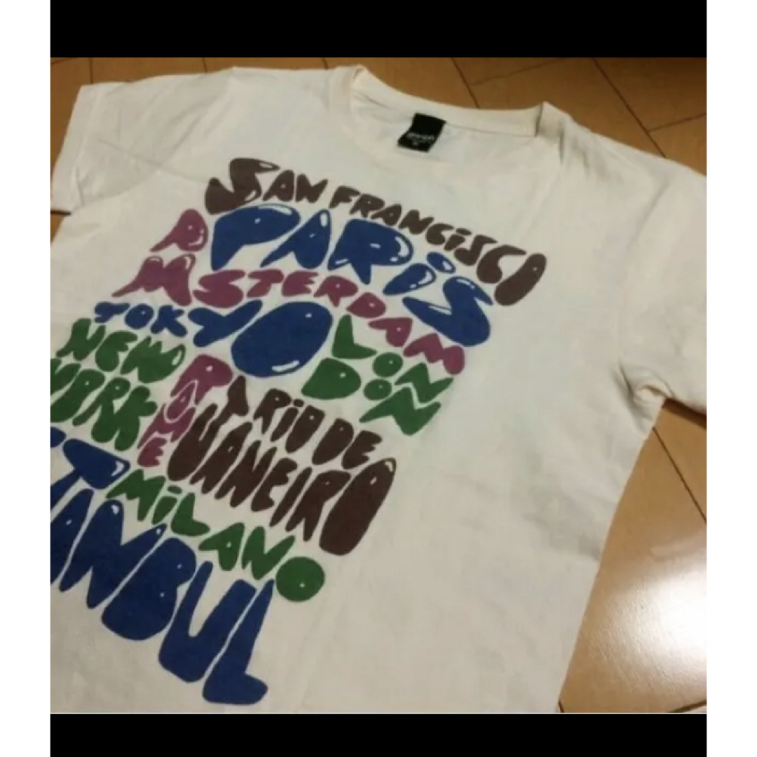 Design Tshirts Store graniph(グラニフ)のグラニフアイボリーワールドシティコットンT メンズのトップス(Tシャツ/カットソー(半袖/袖なし))の商品写真