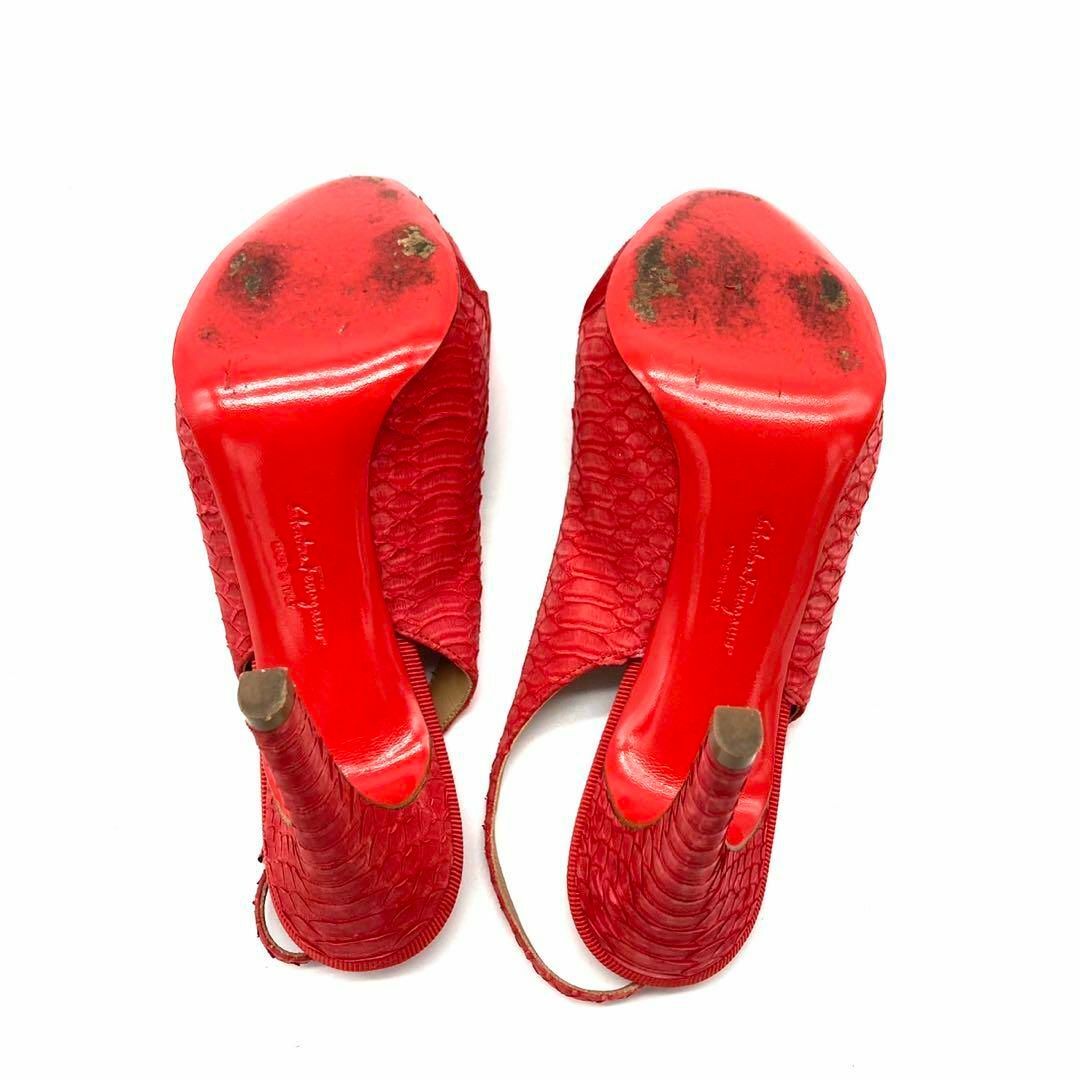 Salvatore Ferragamo(サルヴァトーレフェラガモ)の✨️極美品✨️ フェラガモ 22cm レザー 赤 ヴァリナ レディースの靴/シューズ(サンダル)の商品写真