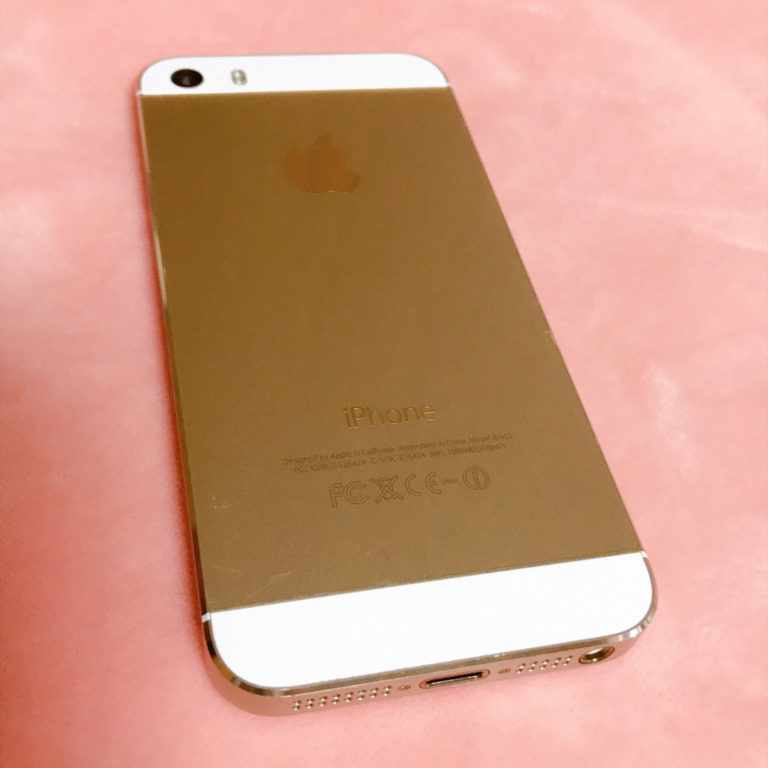 iPhone(アイフォーン)のiPhone5s gold 16gb 初期化済 スマホ/家電/カメラのスマートフォン/携帯電話(スマートフォン本体)の商品写真