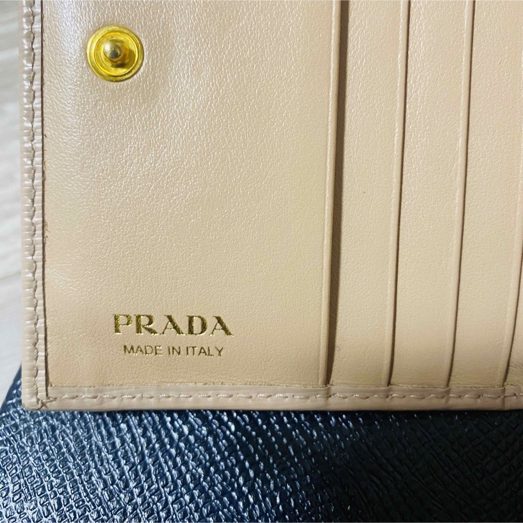 PRADA(プラダ)のPRADA 二つ折財布　レザー　カラーCAMMEO レディースのファッション小物(財布)の商品写真