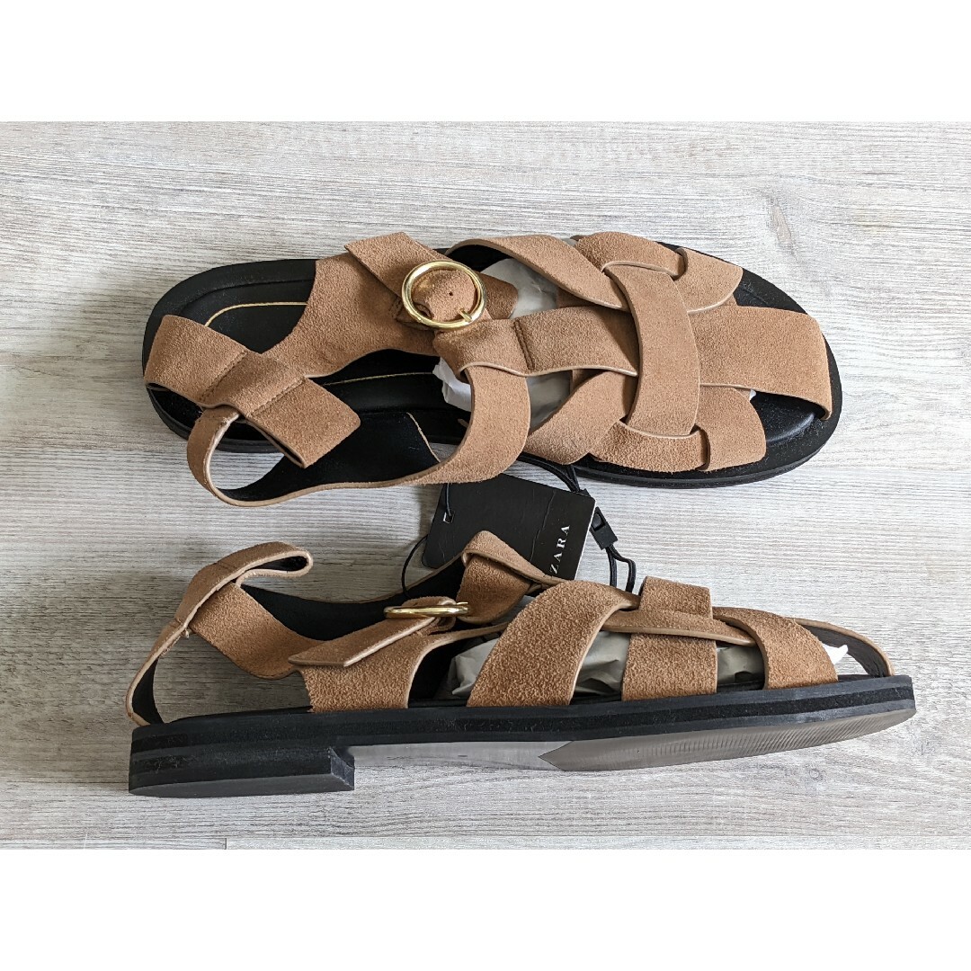 ZARA(ザラ)のZARA ザラ レザーフラットサンダル　40サイズ　ベージュ レディースの靴/シューズ(サンダル)の商品写真
