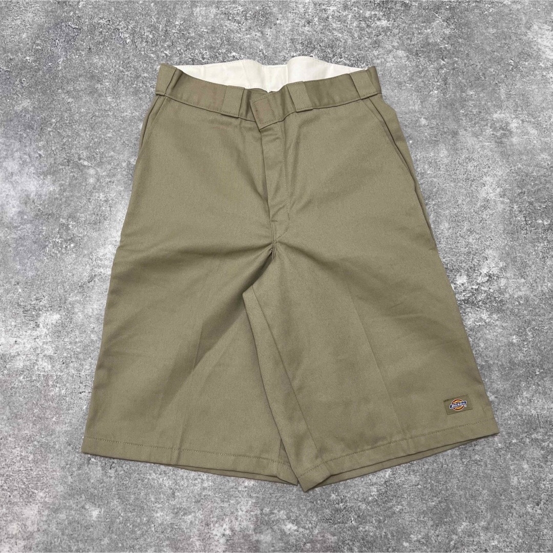 Dickies(ディッキーズ)の【野口様専用】ディッキーズ☆裾サイドロゴタグベージュチノハーフパンツ　32サイズ メンズのパンツ(チノパン)の商品写真