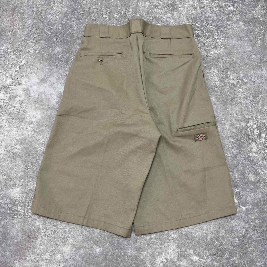 Dickies(ディッキーズ)の【野口様専用】ディッキーズ☆裾サイドロゴタグベージュチノハーフパンツ　32サイズ メンズのパンツ(チノパン)の商品写真