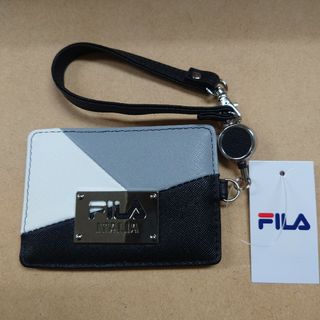 フィラ(FILA)のＦＩＬＡ 　パスケース（リールストラップ付）　ブラック(パスケース/IDカードホルダー)