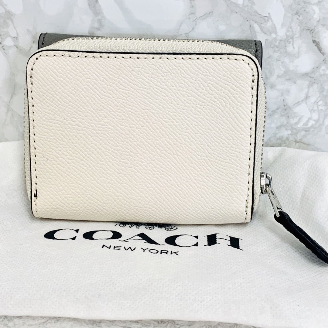 新品未使用袋付きcoachコーチ二つ折り財布