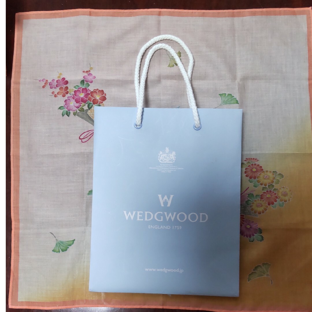 WEDGWOOD(ウェッジウッド)のウェッジウッド  紙袋  横に柄あり レディースのバッグ(ショップ袋)の商品写真