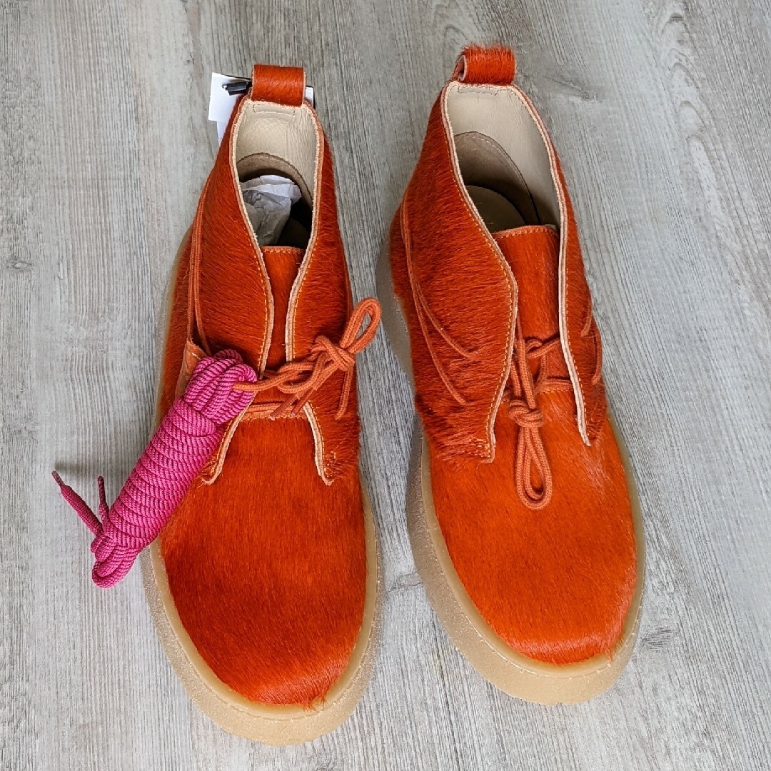 ZARA(ザラ)のCLARKS® X ZARA レザー ショートブーツ　38サイズ　オレンジ色 レディースの靴/シューズ(ブーツ)の商品写真