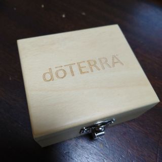 ドテラ(doTERRA)のドテラ　木製オイルケース(アロマグッズ)