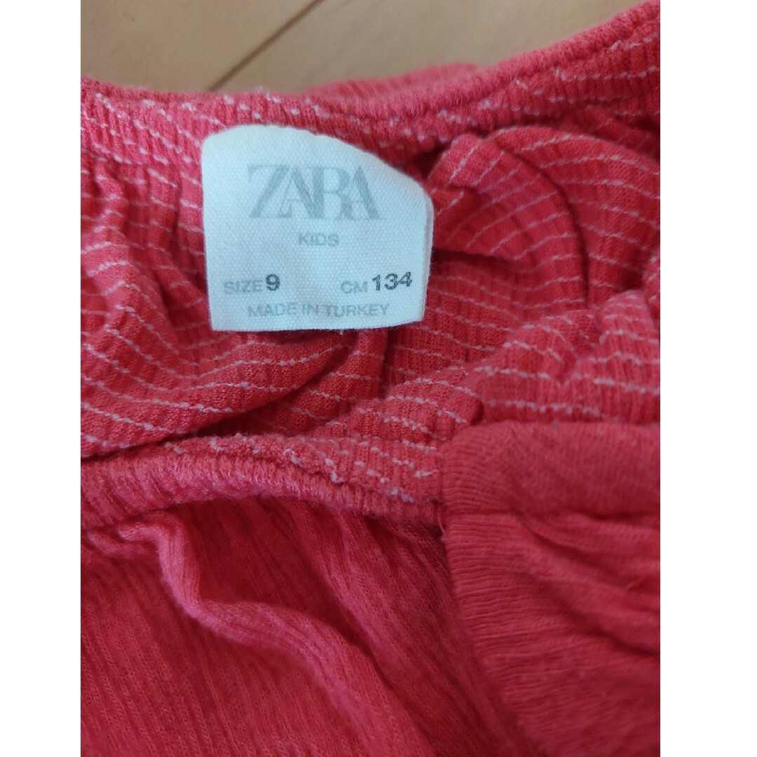 ZARA KIDS(ザラキッズ)のZARA　オフショルダートップス キッズ/ベビー/マタニティのキッズ服女の子用(90cm~)(Tシャツ/カットソー)の商品写真
