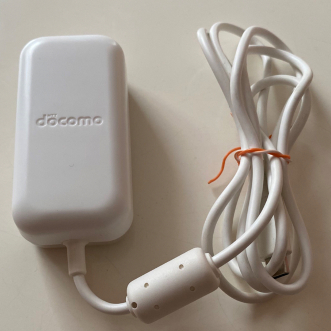 NTTdocomo(エヌティティドコモ)のACアダプタ07 スマホ充電器 USB Type-CタイプＣ スマホ/家電/カメラのスマートフォン/携帯電話(バッテリー/充電器)の商品写真