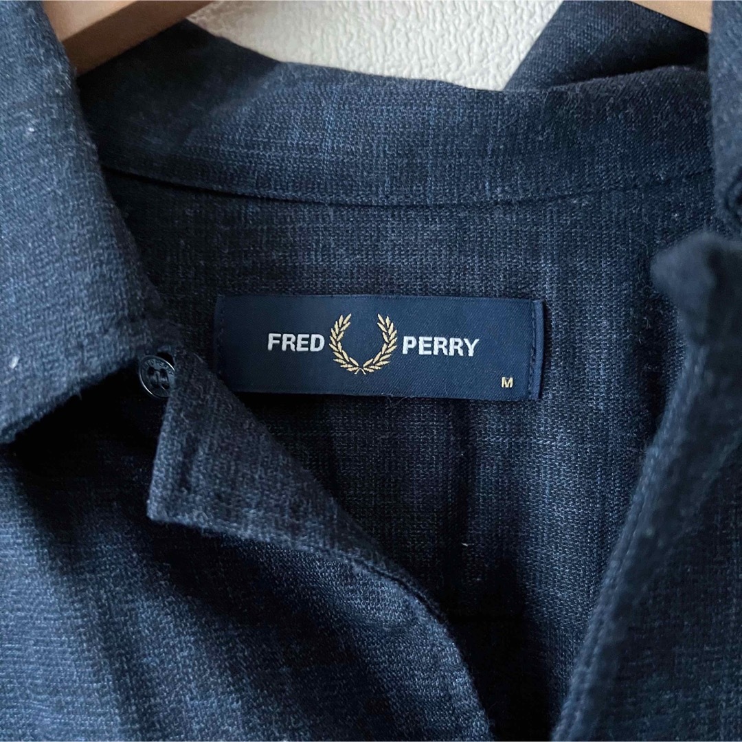 未使用美品　FRED PERRY フレッドペリー  シャツ　メンズ　ブルー