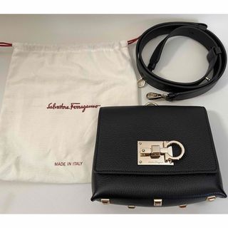 サルヴァトーレフェラガモ(Salvatore Ferragamo)の再値下げ！美品 フェラガモ ショルダーバッグ ミニ ブラック(ショルダーバッグ)