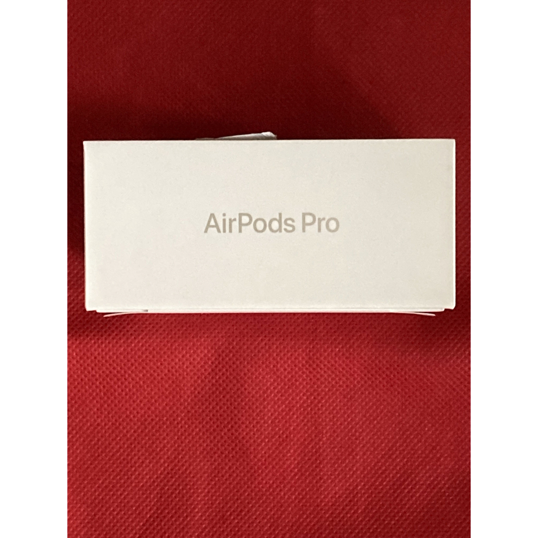 Apple(アップル)の【未開封 少しシール跡あり】AirPods Pro 第2世代 MQD83J/A エンタメ/ホビーのゲームソフト/ゲーム機本体(その他)の商品写真