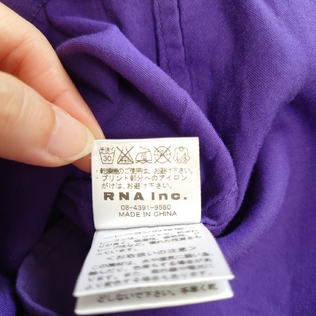 RNA(アールエヌエー)のRNA★スカル刺繍ボーリングシャツ レディースのトップス(シャツ/ブラウス(半袖/袖なし))の商品写真