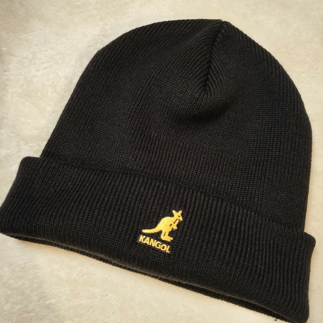 KANGOL(カンゴール)の【美品】カンゴール ニット帽 ビーニー ブラック ゴールド メンズの帽子(ニット帽/ビーニー)の商品写真