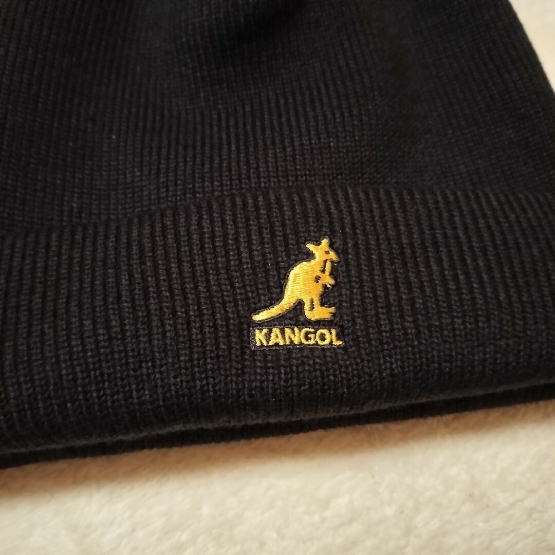 KANGOL(カンゴール)の【美品】カンゴール ニット帽 ビーニー ブラック ゴールド メンズの帽子(ニット帽/ビーニー)の商品写真