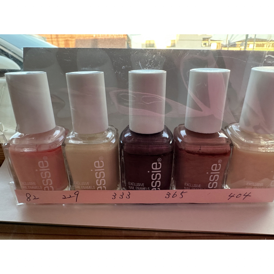 Essie(エッシー)のエッシーネイル  ５個セット（1400） コスメ/美容のコスメ/美容 その他(その他)の商品写真