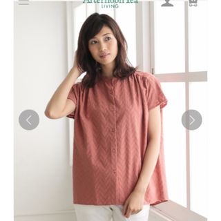 アフタヌーンティーリビング(Afternoon Tea LIVING)のアフタヌーンティーリビング　フェザー刺繍バンドカラーブラウス(Tシャツ(半袖/袖なし))