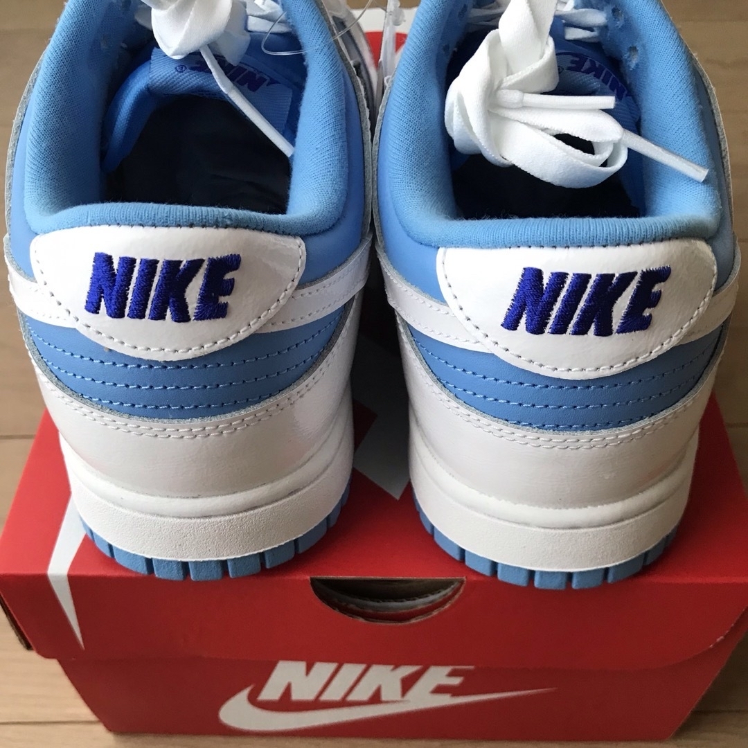 NIKE(ナイキ)のNike WMNS Dunk Low Reverse UNC メンズの靴/シューズ(スニーカー)の商品写真